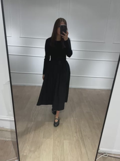 Robe black